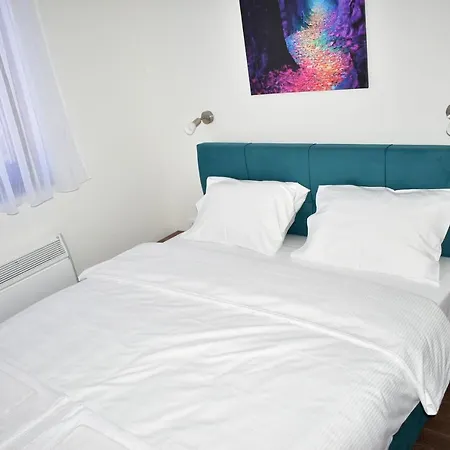 Gorstak I I Ii Apartment *